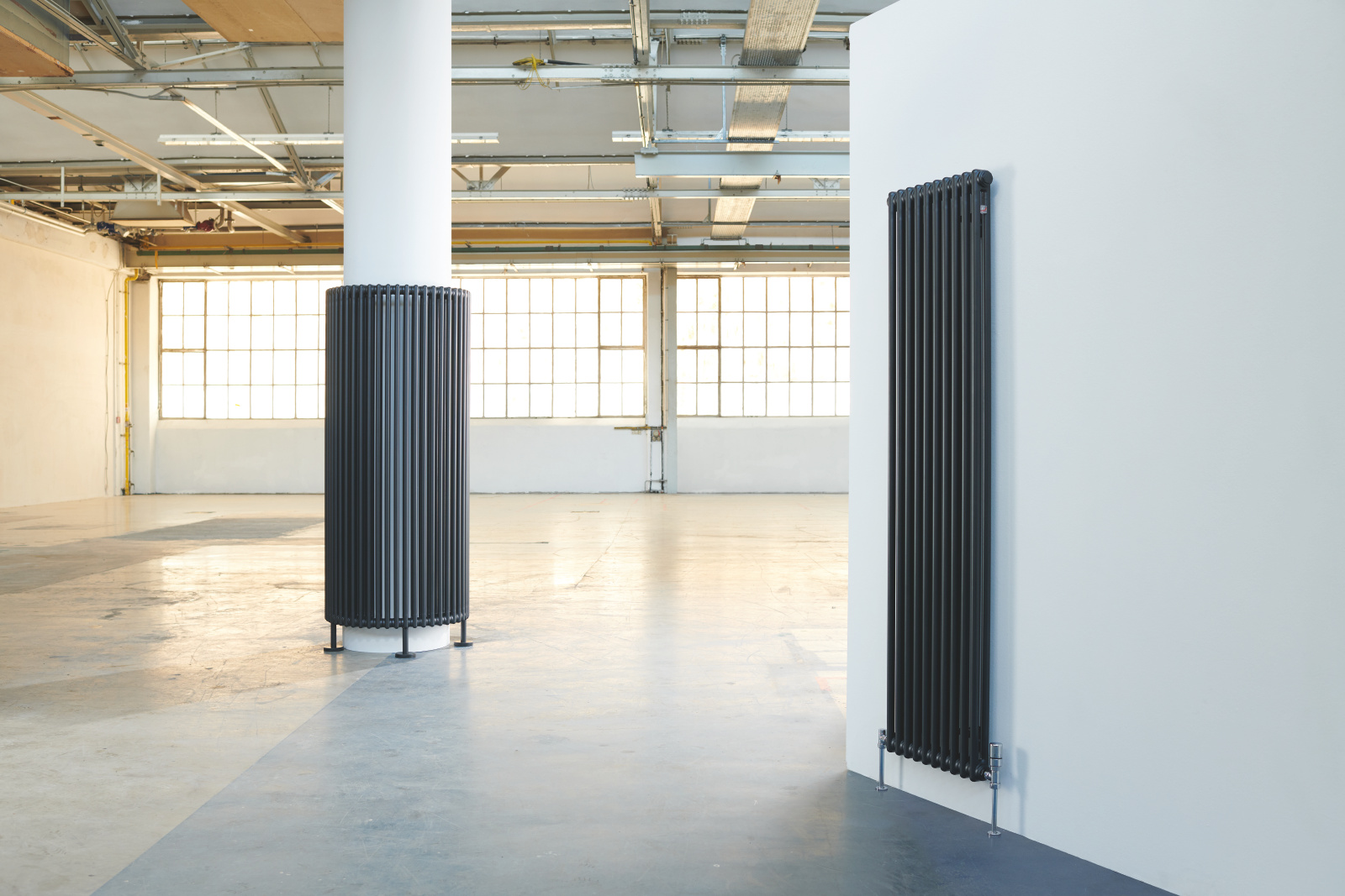 Rendering Zehnder Charleston Decorative radiator Side view